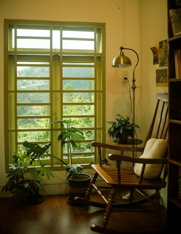 Creating a Cozy Reading Nook in Small Living Spaces
